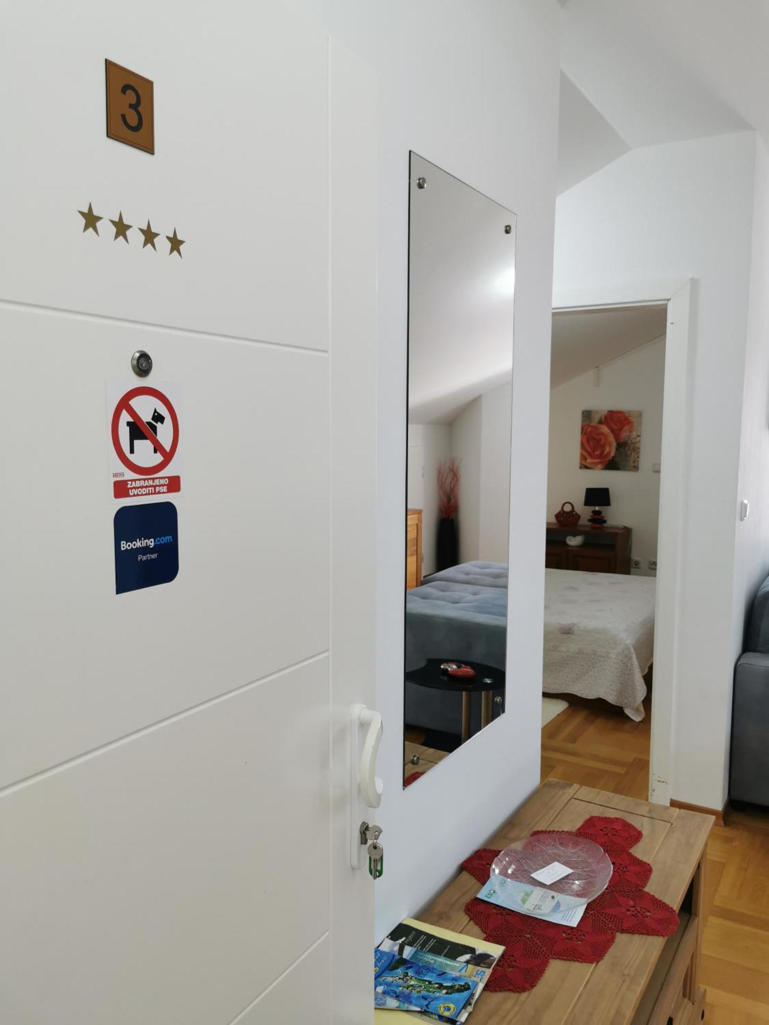 Apartments Mara ツレス エクステリア 写真