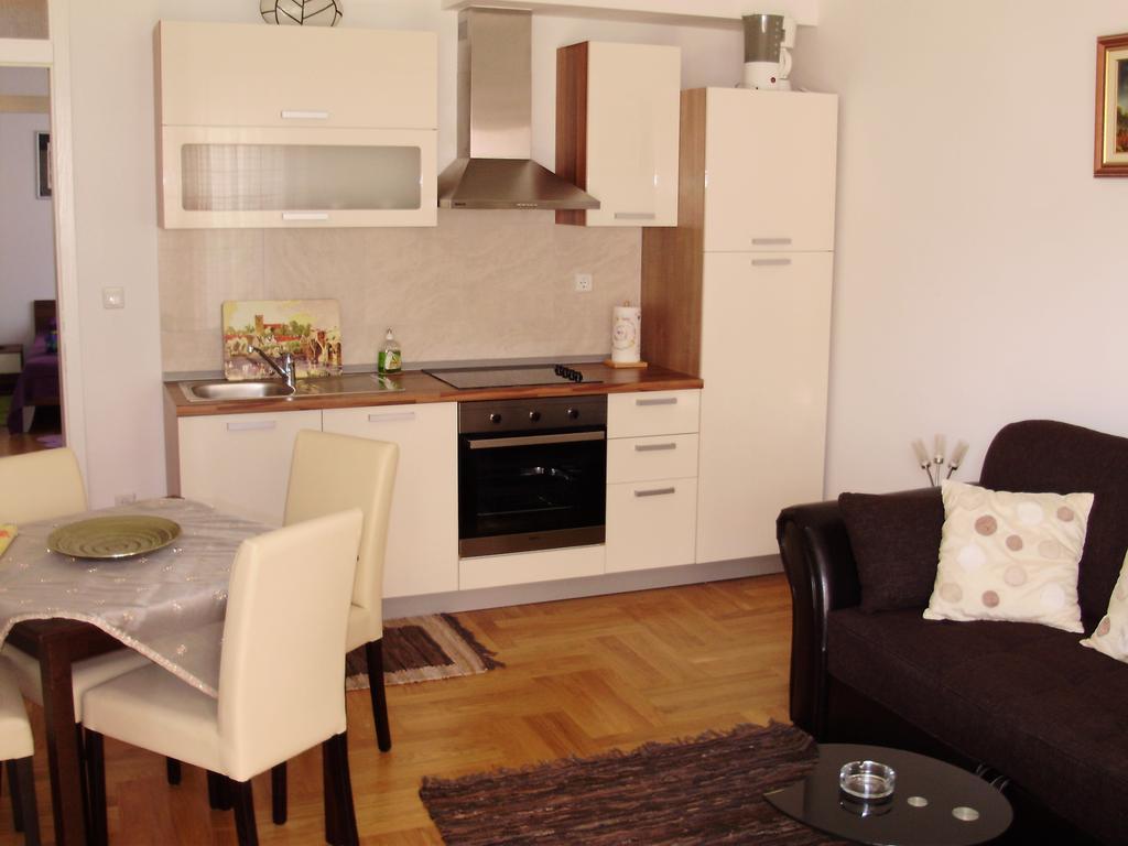 Apartments Mara ツレス 部屋 写真