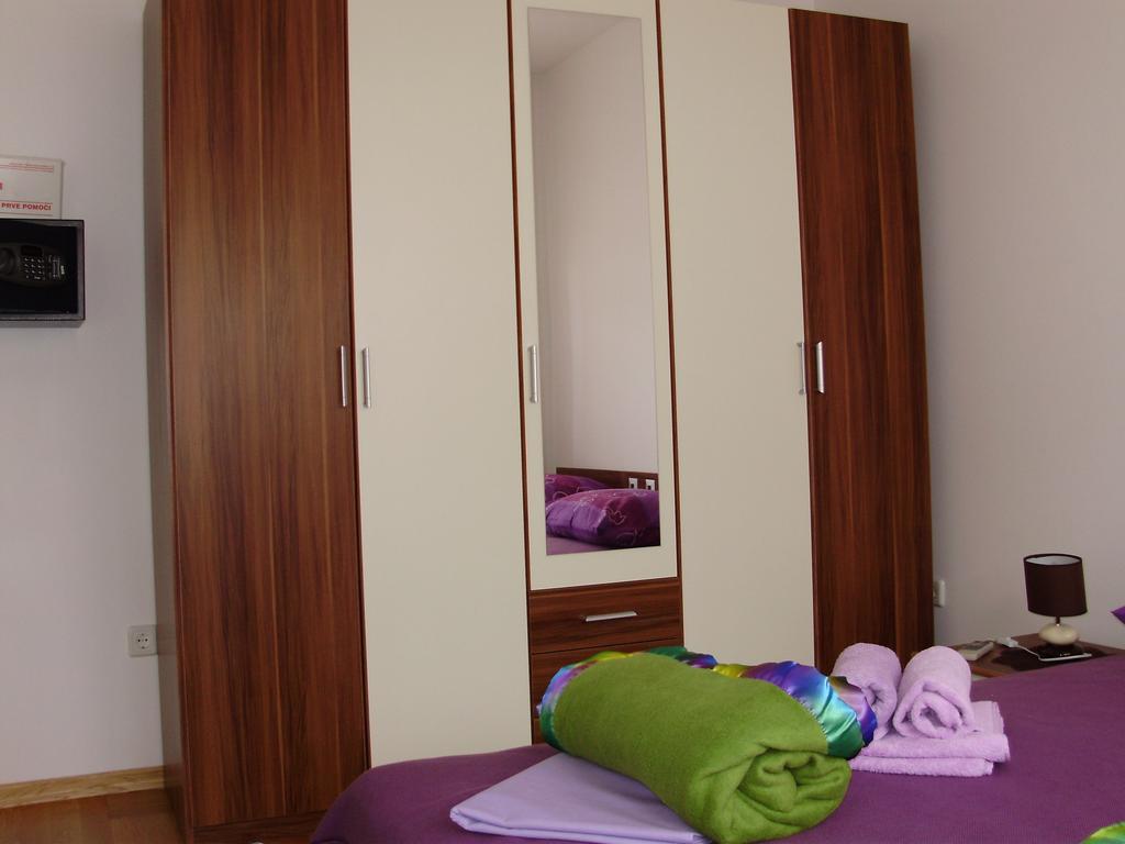 Apartments Mara ツレス 部屋 写真