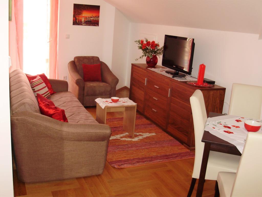 Apartments Mara ツレス 部屋 写真