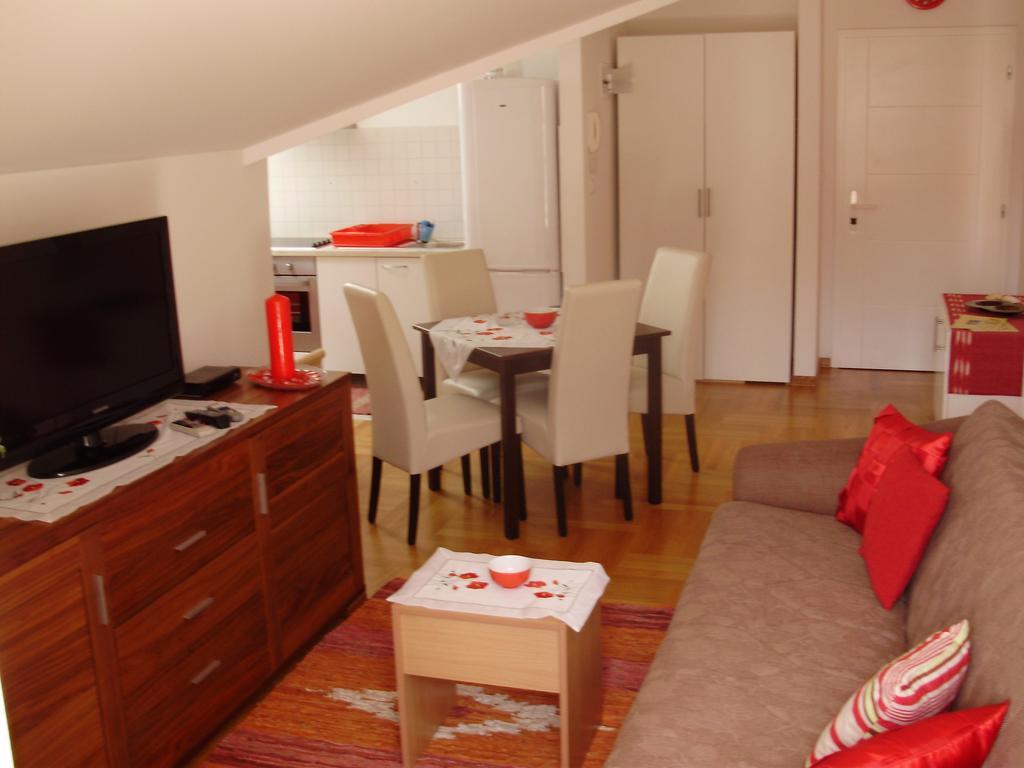Apartments Mara ツレス 部屋 写真