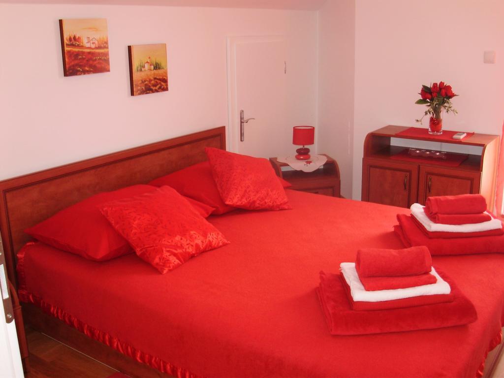 Apartments Mara ツレス 部屋 写真